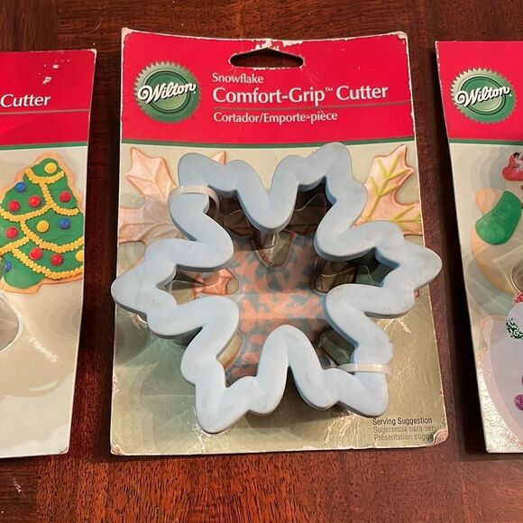 3 Wilton Comfort Grip Cookie Cutter New Snowflake Snowman Christmas Tree - Picture 3 of 6